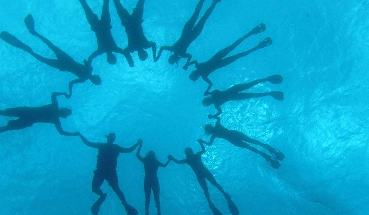 A group photo of the snorkelers while out at the drop off